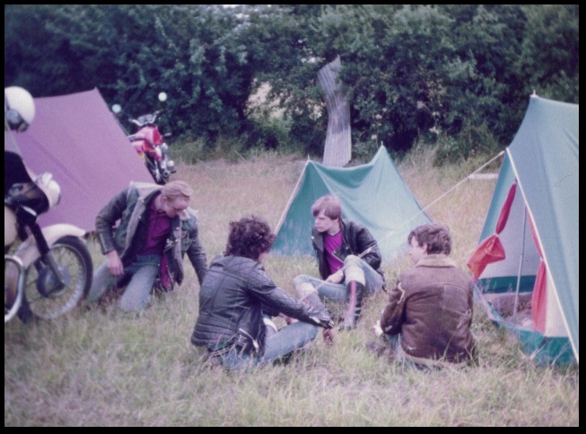 640x469 pixels (136K)